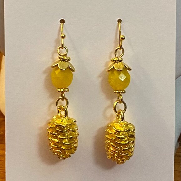 Czech glass bead earrings NEW - Strictly Canadian! - Picture 1 of 2